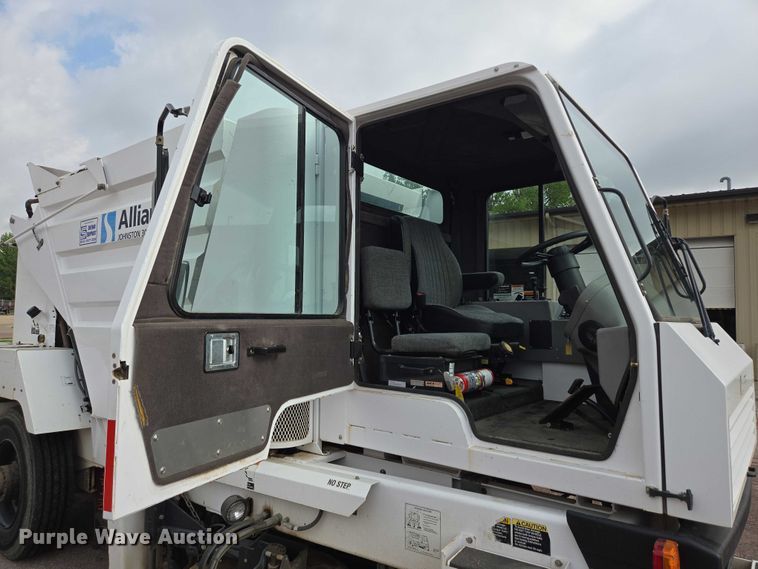 image for item DT7178 2007 Allianz Johnston 3000 street sweeper