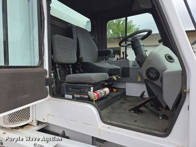 image for item DT7178 2007 Allianz Johnston 3000 street sweeper