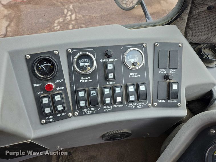 image for item DT7178 2007 Allianz Johnston 3000 street sweeper