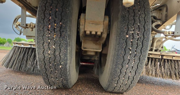 image for item DT7178 2007 Allianz Johnston 3000 street sweeper