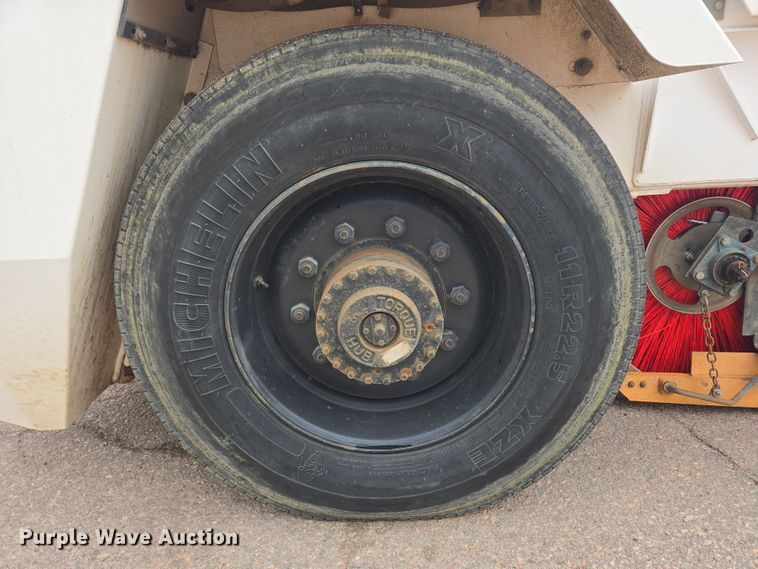 image for item DT7178 2007 Allianz Johnston 3000 street sweeper