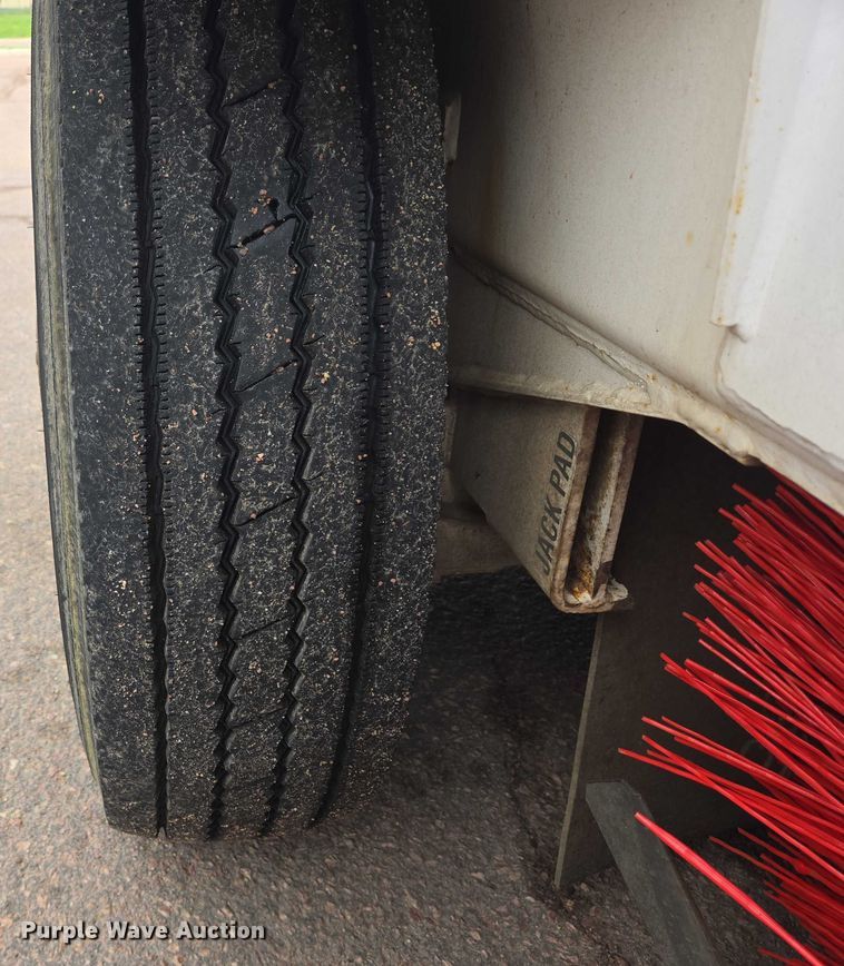 image for item DT7178 2007 Allianz Johnston 3000 street sweeper