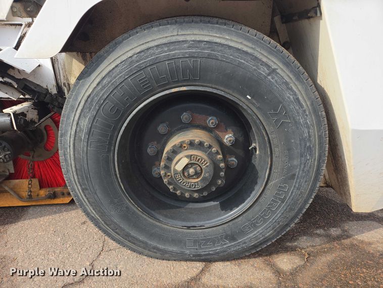 image for item DT7178 2007 Allianz Johnston 3000 street sweeper