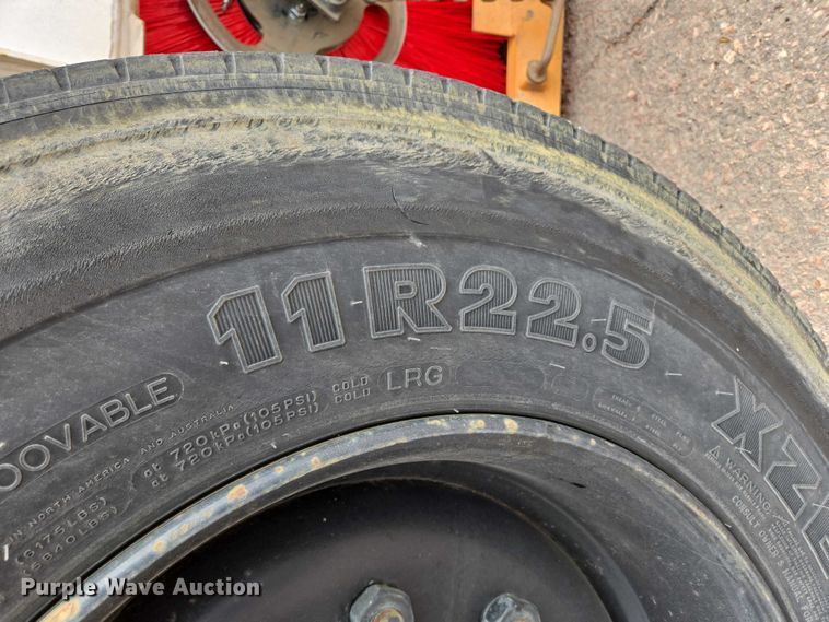 image for item DT7178 2007 Allianz Johnston 3000 street sweeper