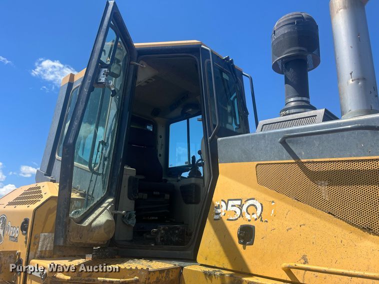 image for item DT7190 2008 John Deere 950J dozer