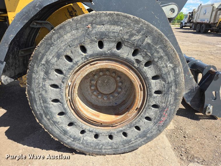 image for item DT7192 2008 John Deere 624J High Lift wheel loader