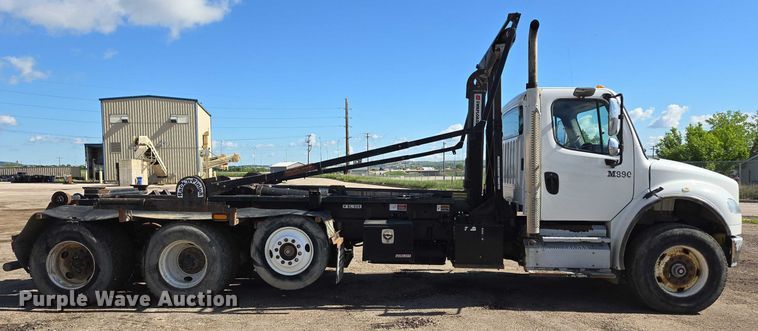 image for item DT7193 2013 Freightliner Business Class M2 roll-off container truck