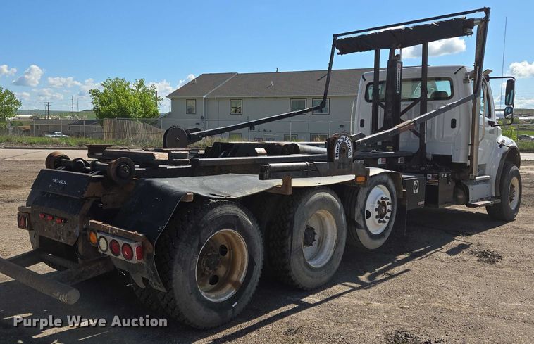 image for item DT7193 2013 Freightliner Business Class M2 roll-off container truck