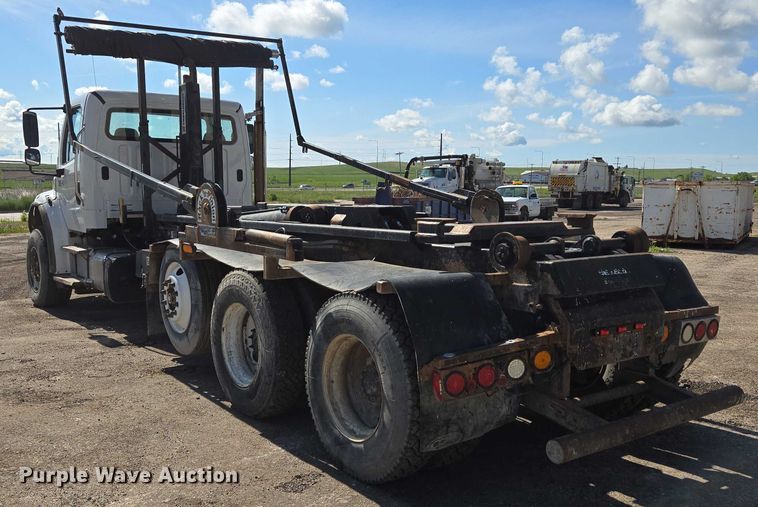 image for item DT7193 2013 Freightliner Business Class M2 roll-off container truck