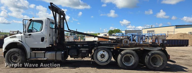 image for item DT7193 2013 Freightliner Business Class M2 roll-off container truck