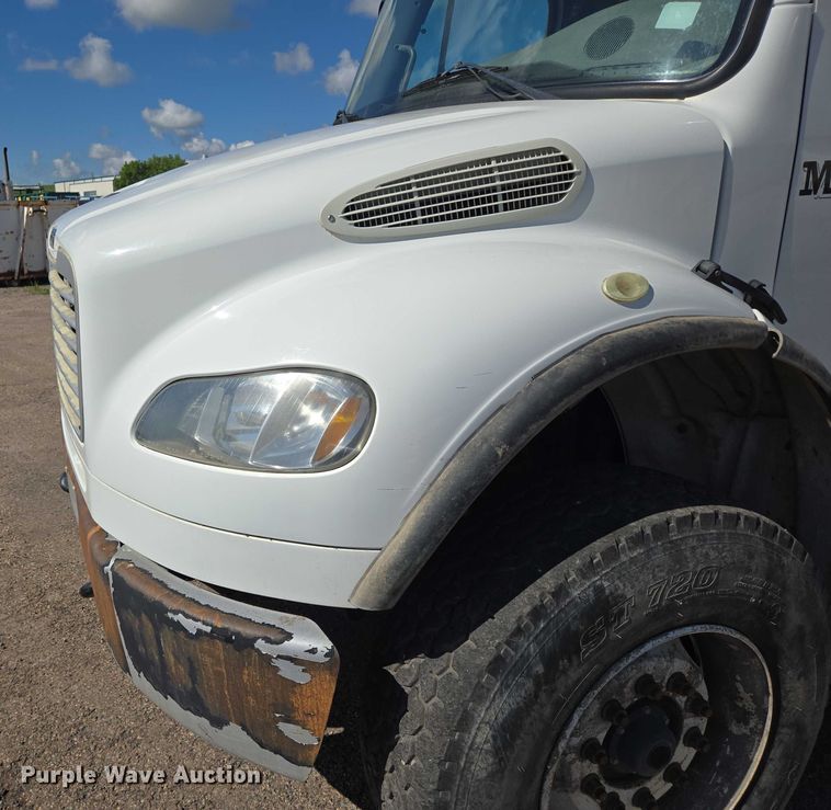 image for item DT7193 2013 Freightliner Business Class M2 roll-off container truck