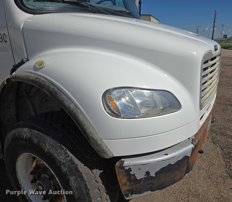 image for item DT7193 2013 Freightliner Business Class M2 roll-off container truck