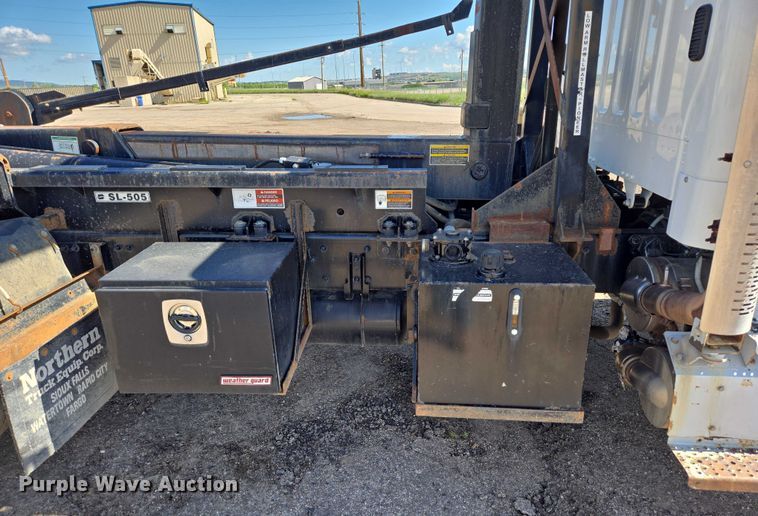 image for item DT7193 2013 Freightliner Business Class M2 roll-off container truck