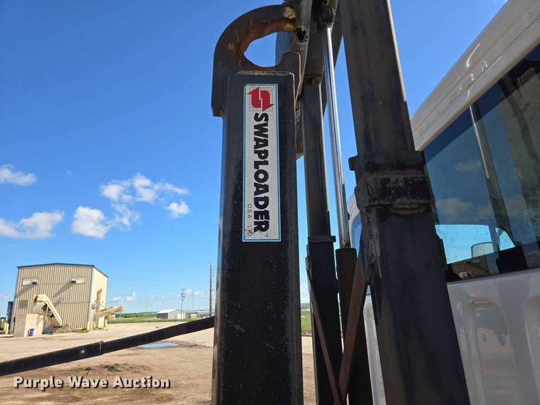 image for item DT7193 2013 Freightliner Business Class M2 roll-off container truck