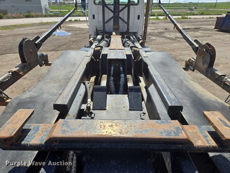 image for item DT7193 2013 Freightliner Business Class M2 roll-off container truck