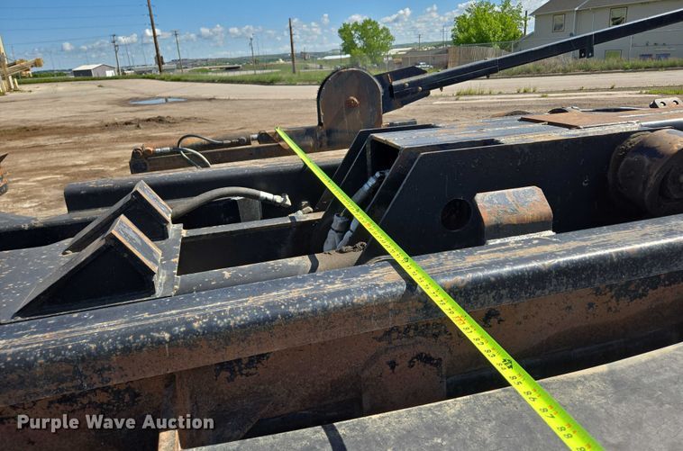 image for item DT7193 2013 Freightliner Business Class M2 roll-off container truck