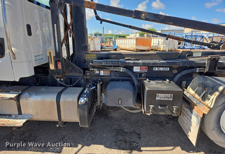 image for item DT7193 2013 Freightliner Business Class M2 roll-off container truck