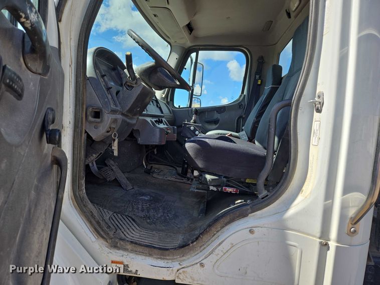 image for item DT7193 2013 Freightliner Business Class M2 roll-off container truck