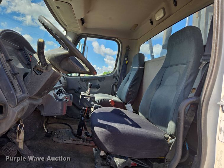 image for item DT7193 2013 Freightliner Business Class M2 roll-off container truck