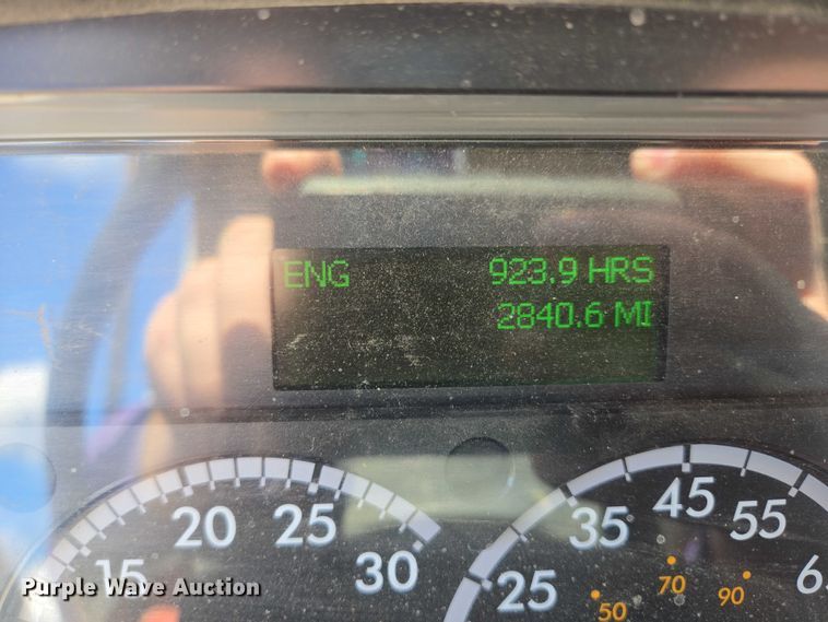 image for item DT7193 2013 Freightliner Business Class M2 roll-off container truck