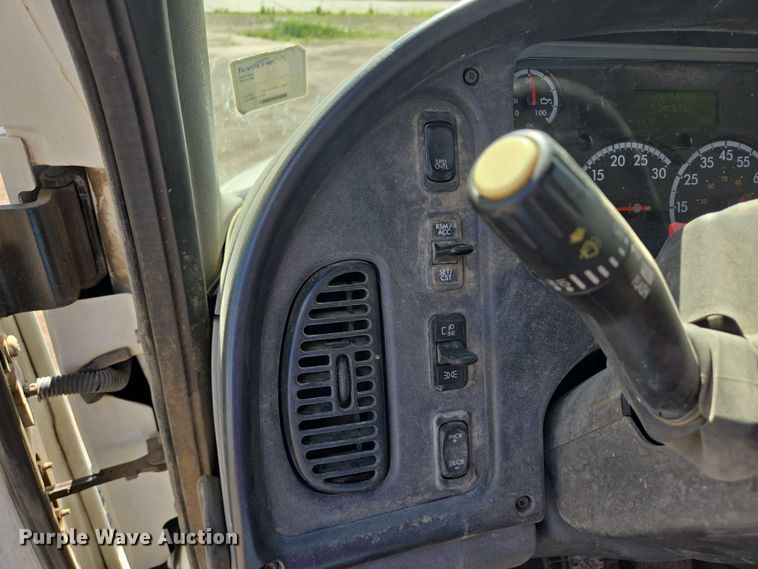 image for item DT7193 2013 Freightliner Business Class M2 roll-off container truck