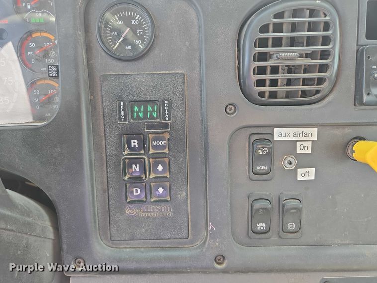 image for item DT7193 2013 Freightliner Business Class M2 roll-off container truck