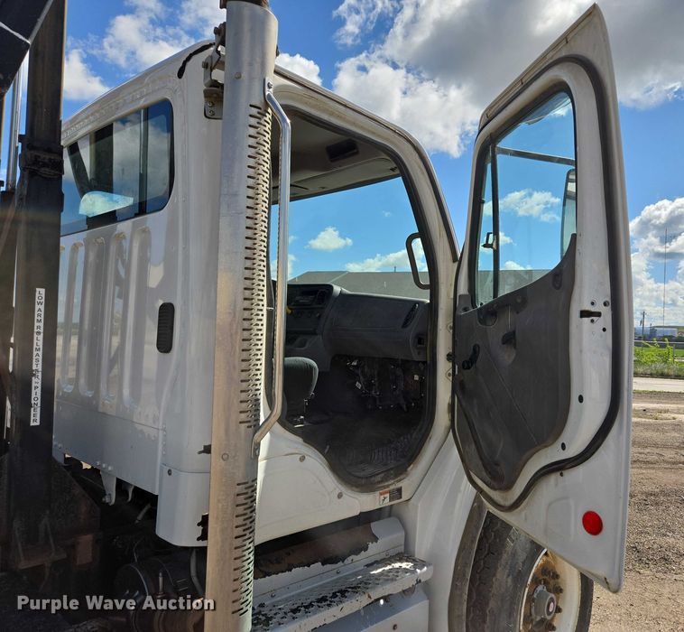 image for item DT7193 2013 Freightliner Business Class M2 roll-off container truck