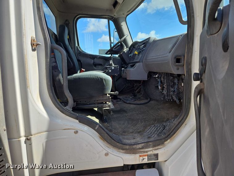 image for item DT7193 2013 Freightliner Business Class M2 roll-off container truck