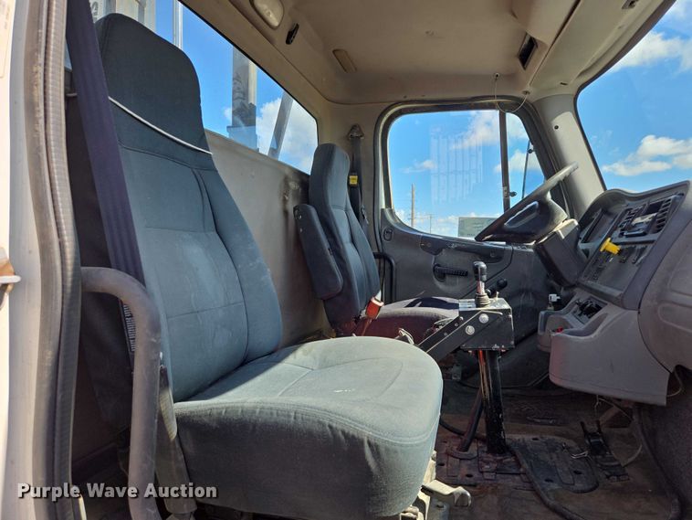 image for item DT7193 2013 Freightliner Business Class M2 roll-off container truck