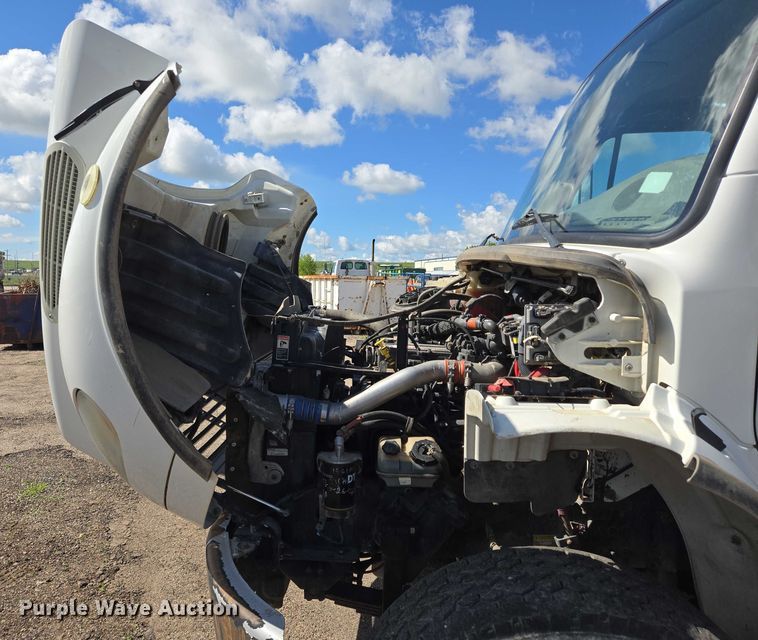 image for item DT7193 2013 Freightliner Business Class M2 roll-off container truck