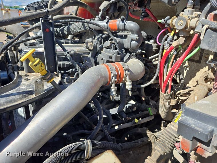 image for item DT7193 2013 Freightliner Business Class M2 roll-off container truck