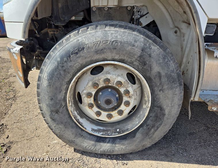 image for item DT7193 2013 Freightliner Business Class M2 roll-off container truck