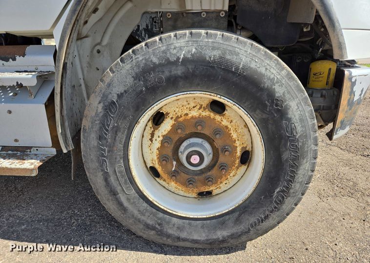 image for item DT7193 2013 Freightliner Business Class M2 roll-off container truck