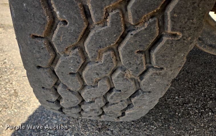 image for item DT7193 2013 Freightliner Business Class M2 roll-off container truck