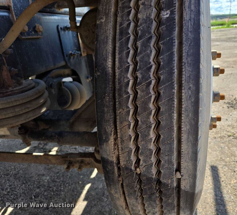 image for item DT7193 2013 Freightliner Business Class M2 roll-off container truck