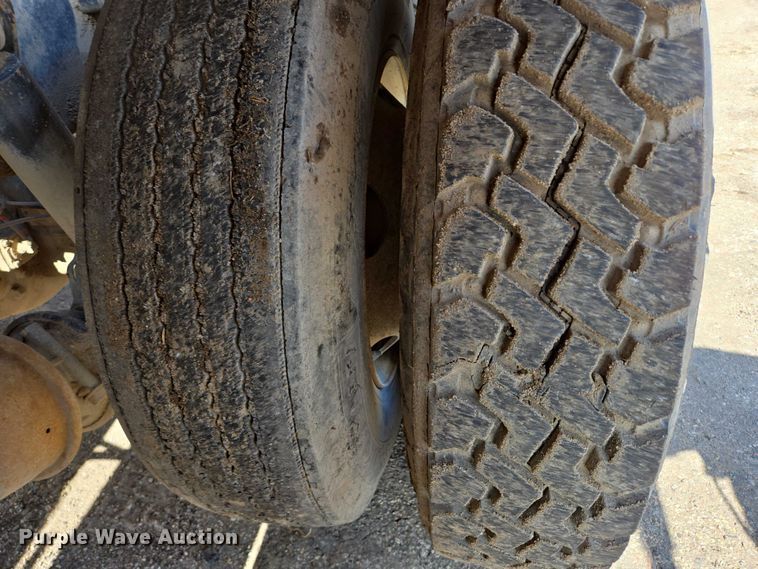 image for item DT7193 2013 Freightliner Business Class M2 roll-off container truck