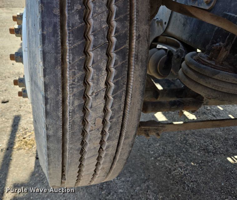 image for item DT7193 2013 Freightliner Business Class M2 roll-off container truck