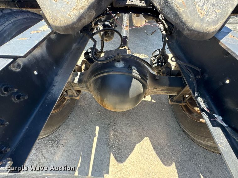 image for item DU9018 2000 Freightliner FL70 semi truck