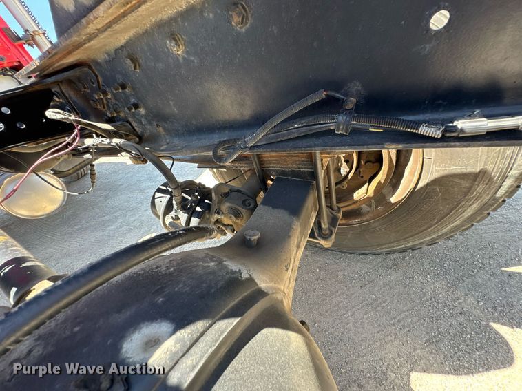 image for item DU9018 2000 Freightliner FL70 semi truck