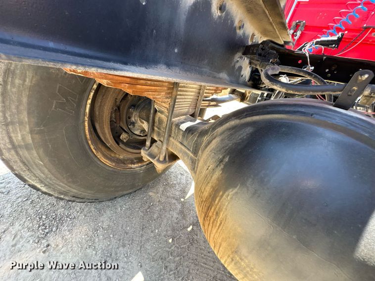 image for item DU9018 2000 Freightliner FL70 semi truck