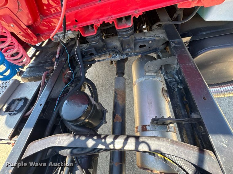 image for item DU9018 2000 Freightliner FL70 semi truck