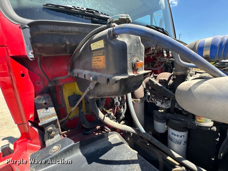 image for item DU9018 2000 Freightliner FL70 semi truck