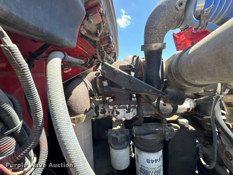 image for item DU9018 2000 Freightliner FL70 semi truck