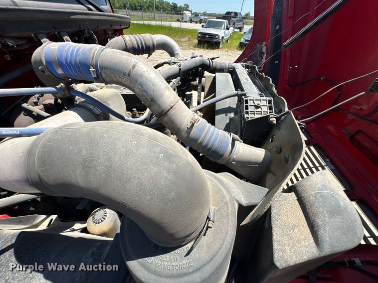 image for item DU9018 2000 Freightliner FL70 semi truck