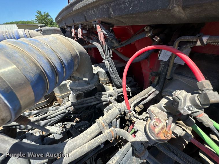 image for item DU9018 2000 Freightliner FL70 semi truck