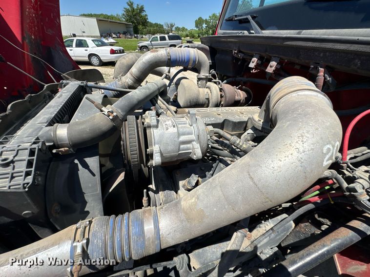 image for item DU9018 2000 Freightliner FL70 semi truck