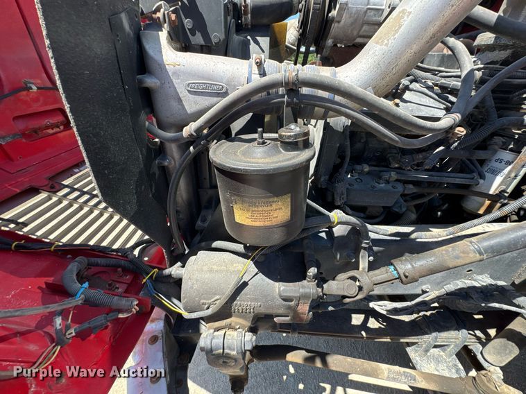 image for item DU9018 2000 Freightliner FL70 semi truck