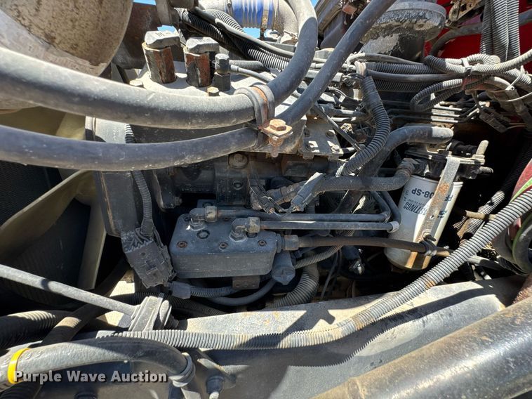 image for item DU9018 2000 Freightliner FL70 semi truck