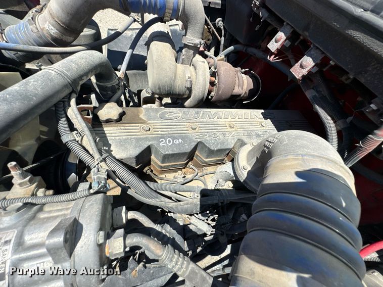 image for item DU9018 2000 Freightliner FL70 semi truck