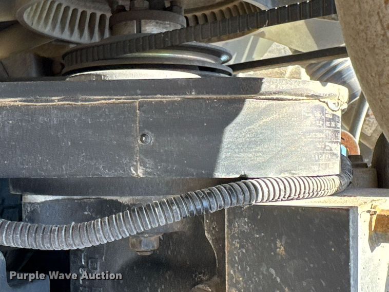 image for item DU9018 2000 Freightliner FL70 semi truck